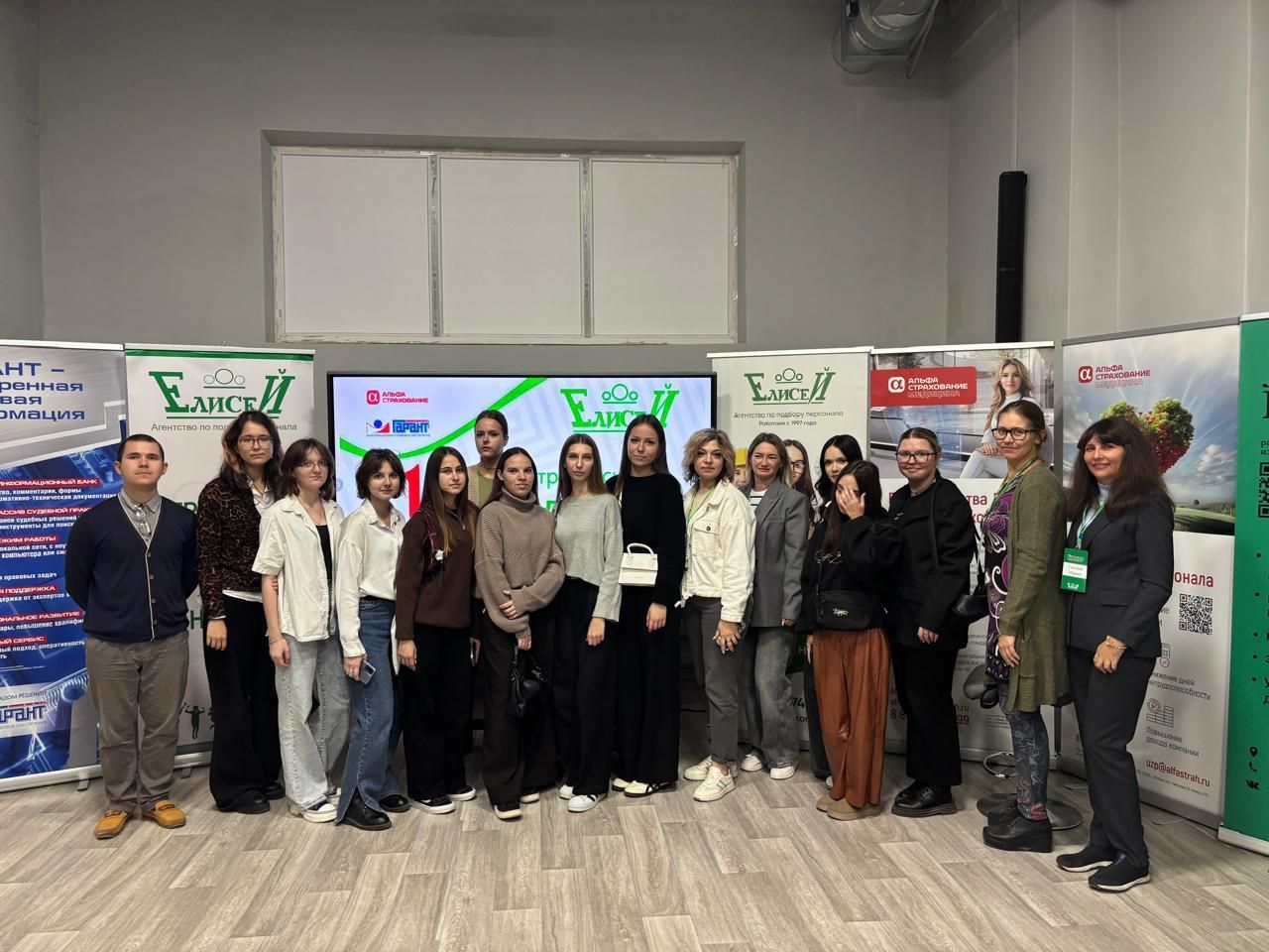 Студенты знакомятся с возможностями профессионального роста на мастер-классе от HR-экспертов