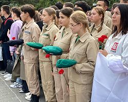 Студенты АГПК почтили память бойцов 28-й Краснознаменной Армии 