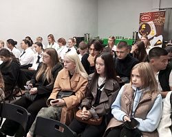 Студенты знакомятся с возможностями профессионального роста на мастер-классе от HR-экспертов